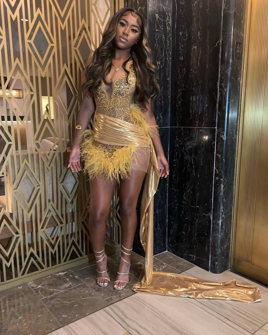 Sexy Black Girls Birthday Dresses Gold Rhinestone Feathers Mini Cocktail Party Gowns Women Club Outfit Vestidos De Gala