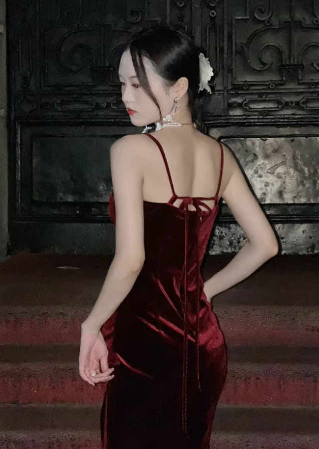 Burgundy suspender dress sexy V-neck backless high-end Christmas annual party hip dress R1471