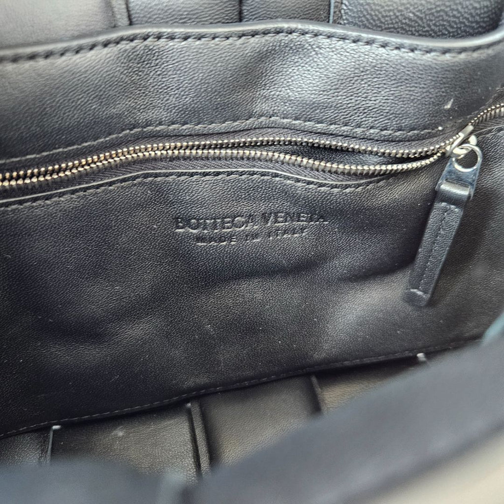 Bottega Veneta Cassette medium padded intrecciato leather shoulder bag