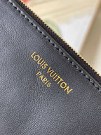 Louis Vuitton M12068 Coussin Hobo MM