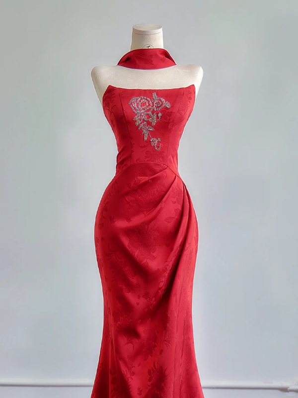 Red strapless, fitted waist, slimming, and sexy long ball gown R8169