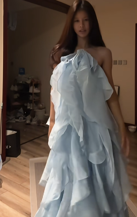 Light blue halter neck puffy cake backless sexy long ball gown R8084