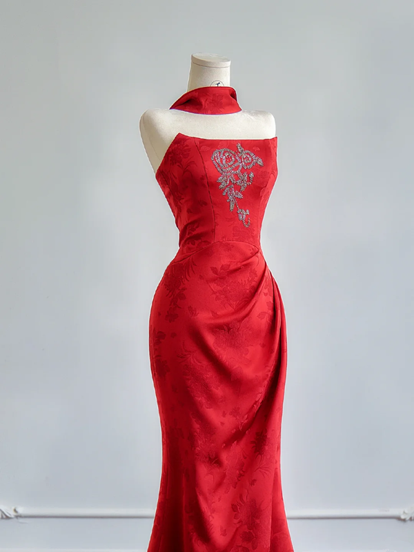 Red strapless, fitted waist, slimming, and sexy long ball gown R8169