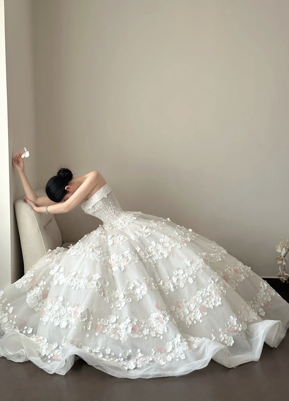 White strapless, waist-cinched, full-skirted long prom dress R7962