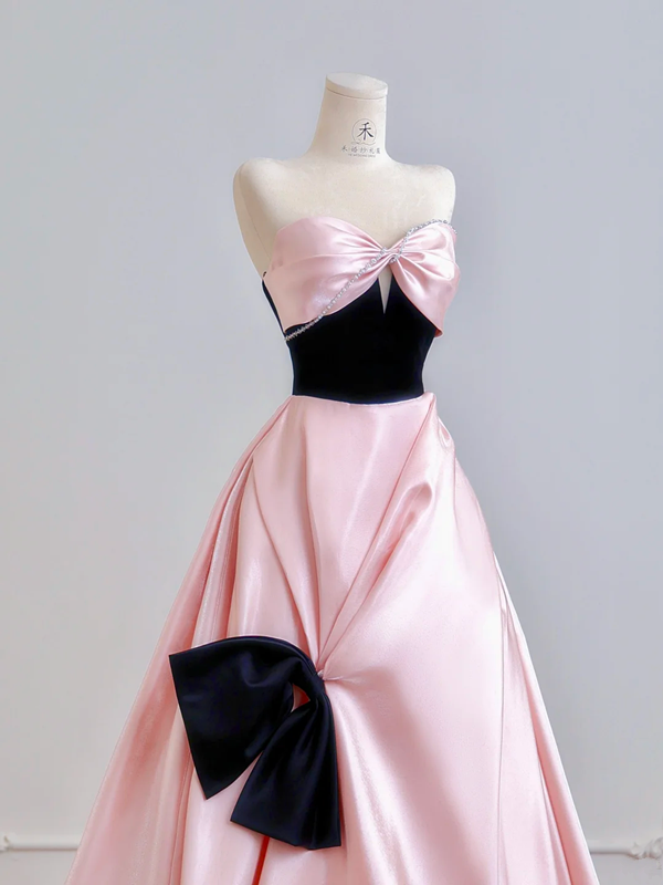 Light pink strapless fitted waist slim-fitting ball gown with a full skirt R8201