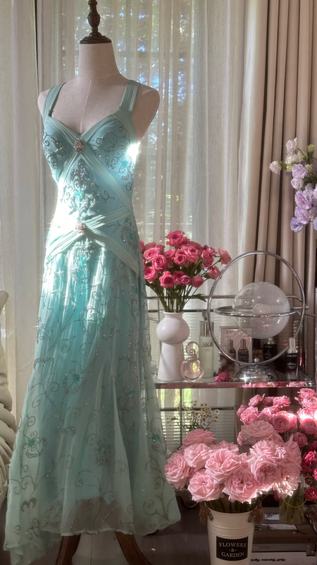 Light blue halter-neck, fitted, backless, long ball gown R7762