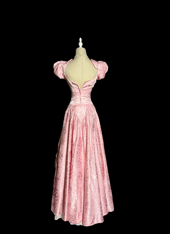 Light pink off-the-shoulder fitted waist slim-fitting ball gown with a full skirt R8107