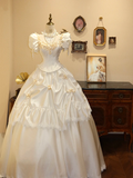White fitted ball gown with a full skirt, perfect for a wedding R7170