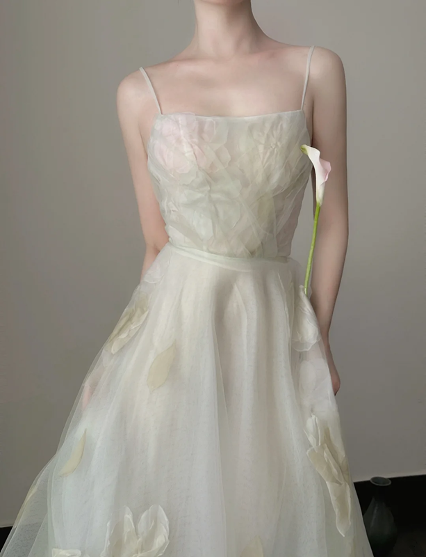 Light off‑white spaghetti‑strap waist‑cinched slim‑fit elegant long prom gown R8004