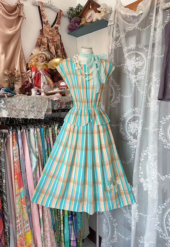 Light green striped sleeveless fitted midi ball gown R7846
