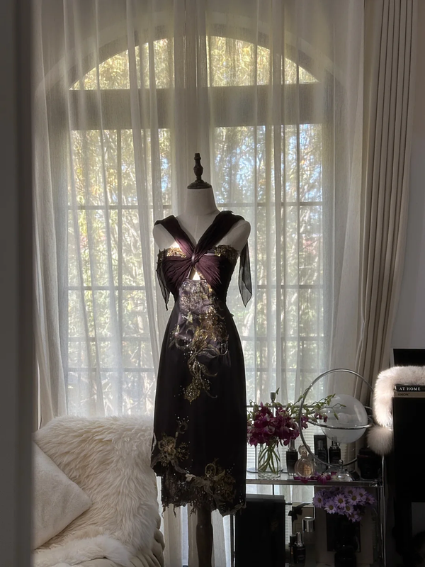 Black halter-neck, gold-print, fitted, mid-length ball gown R7736