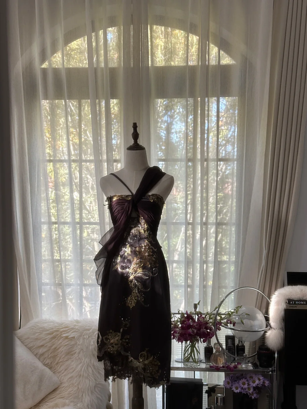 Black halter-neck, gold-print, fitted, mid-length ball gown R7736