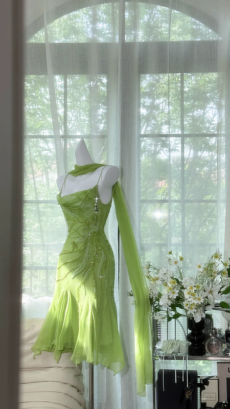 Light green halter-neck, fitted waist, sexy short prom dress R7656