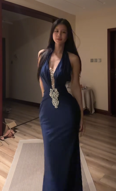 Navy blue halter neck, fitted waist, bodycon mermaid long ball gown R7888