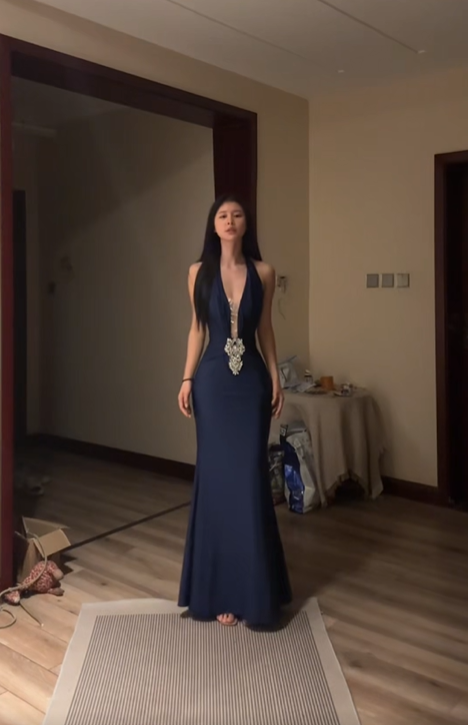 Navy blue halter neck, fitted waist, bodycon mermaid long ball gown R7888