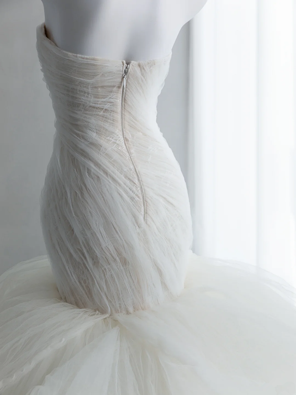 Off-white strapless fitted waist slim hip sexy long ball gown R8437