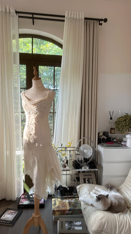 White halter-neck fitted midi ball gown R7769