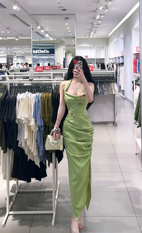 Light green halter neck, fitted waist, pleated hip-hugging sexy long ball gown R7889