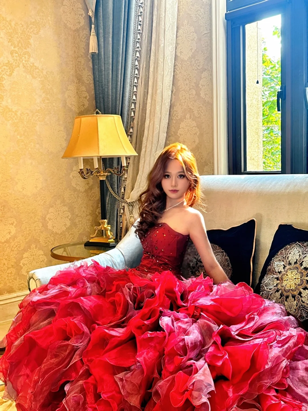 Burgundy strapless fitted waist long sexy and elegant ball gown R8687