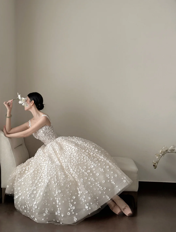 White floral-print spaghetti-strap waist-cinched slim-fit long ball gown with a ruffled skirt, wedding dress R8009