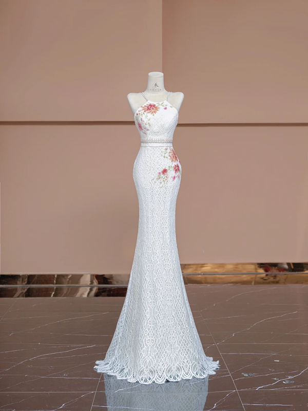 White vintage fitted long ball gown/bridal dress R8384