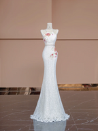 White vintage fitted long ball gown/bridal dress R8384