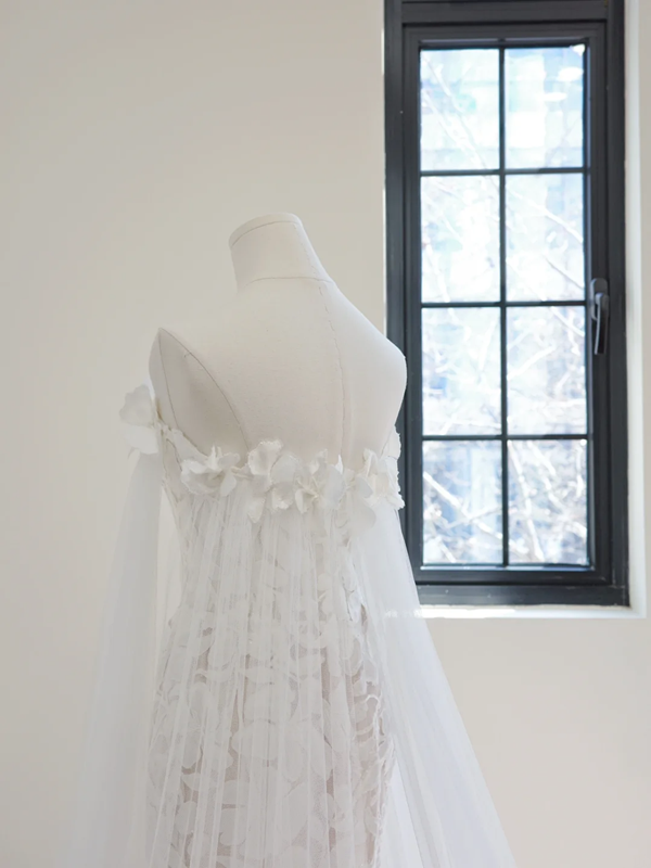 Apricot-colored white floral print off-the-shoulder fitted long ball gown/bridal dress R8499