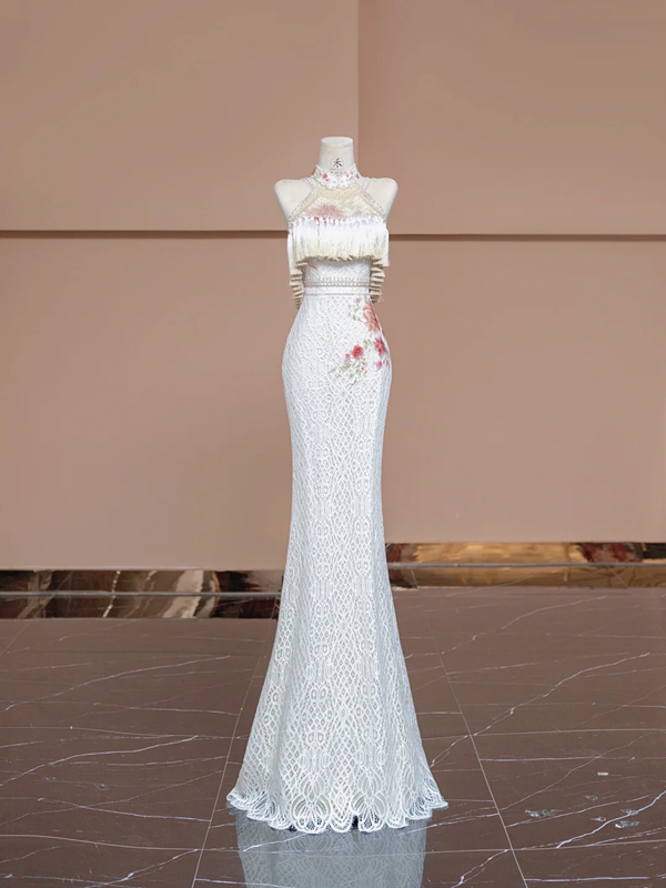 White vintage fitted long ball gown/bridal dress R8384