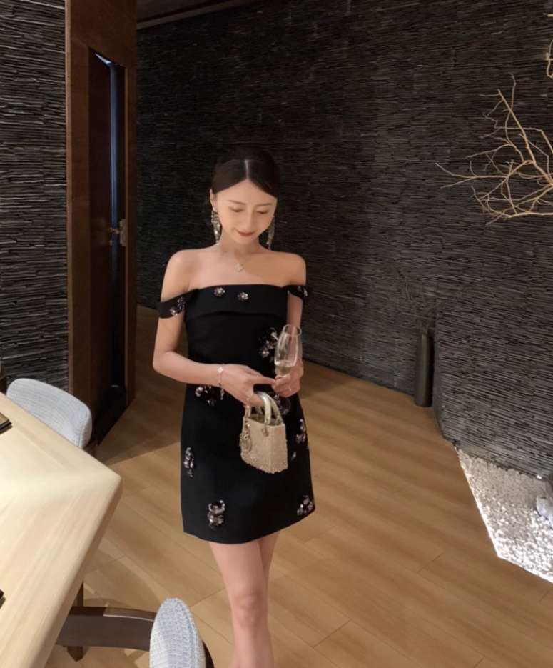 Birthday dress high-end party small dress high-end luxury niche heavy one-shoulder black dress R1772
