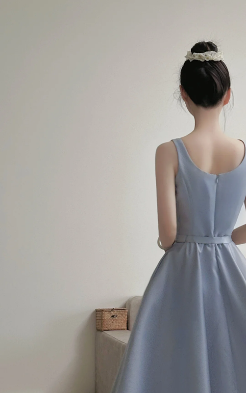 Light blue spaghetti strap, waist-cinched, full-skirted elegant prom dress R7970