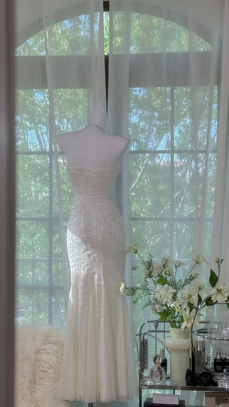 White halter-neck fitted bodycon long ball gown R7662