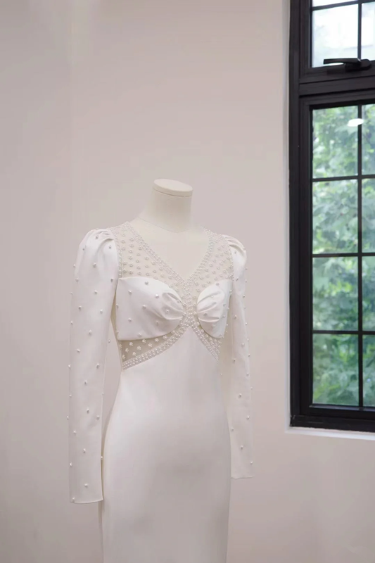 White V-neck fitted long ball gown/bridal dress R8539