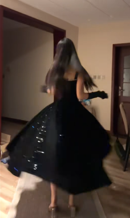 Black halter-neck, retro-elegant, fitted A-line long ball gown R7774