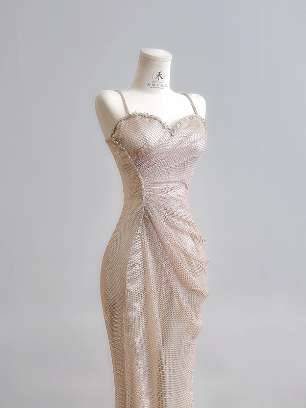 Light champagne-colored halter-neck fitted waist bodycon long ball gown R8185