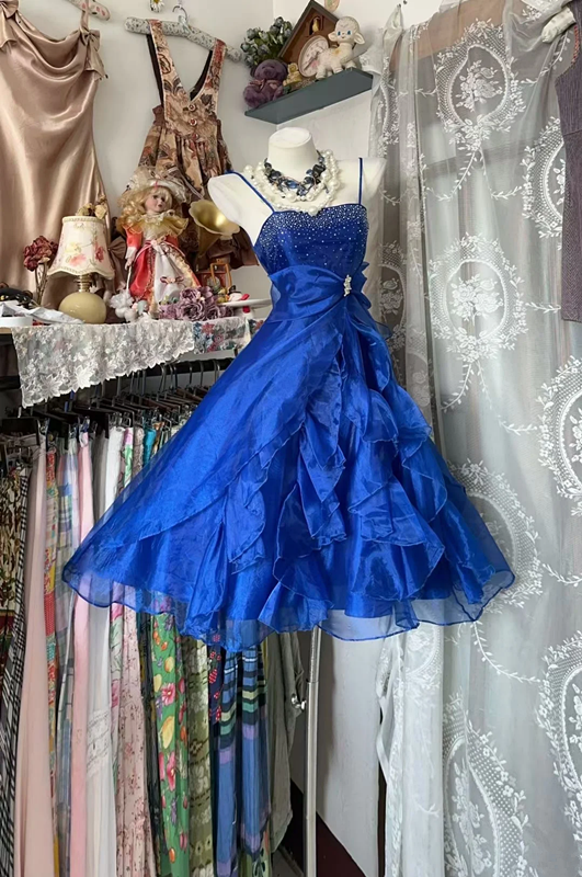 Blue halter-neck, fitted waist, full skirt, mid-length ball gown R7581