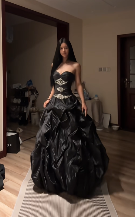 Black strapless fitted waist slim-fitting long ball gown with tulip skirt, elegant ball gown R8073