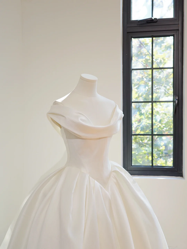 White off-the-shoulder retro-style fitted waist long ball gown/bridal dress R8446