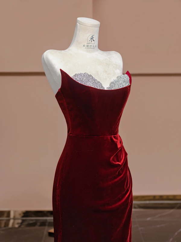 Red strapless, fitted, long, sexy ball gown/bridal dress R8358