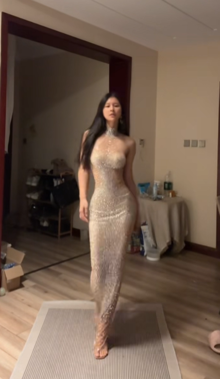 Light silver halter-neck sleeveless fitted waist bodycon sexy long ball gown R7550
