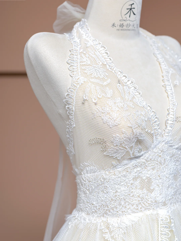 Off-white halter neck fitted waist long lace ball gown, elegant wedding dress R8331