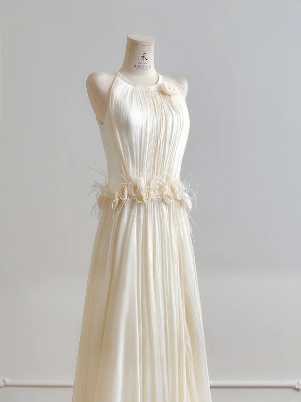 Light apricot halter neck fitted waist long elegant ball gown R8190