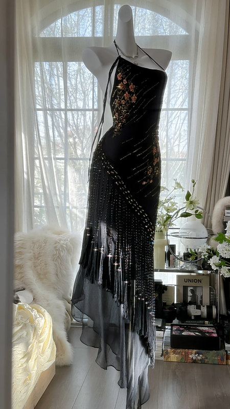 Black halter-neck, fitted waist, bodycon sexy long ball gown R7669
