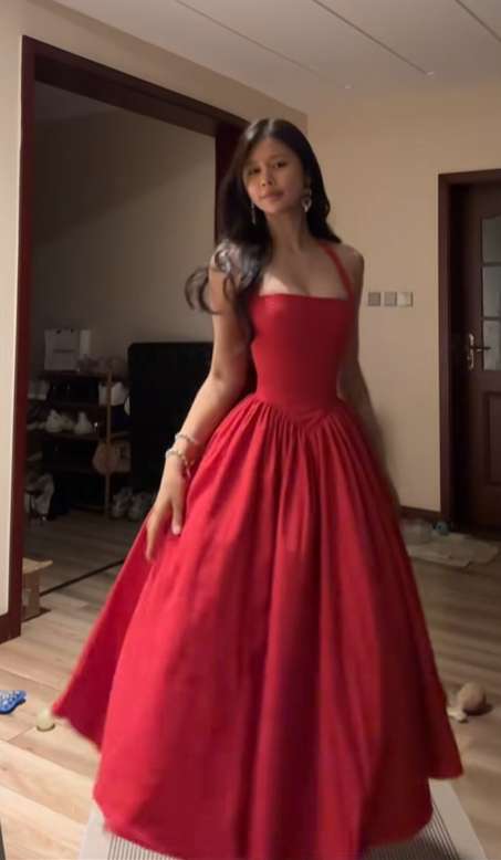 Red halter-neck, fitted waist, full skirt, long ball gown R7555