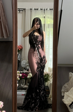 Light-colored lining, black camisole, fitted waist, sexy black stockings, long ball gown R7785