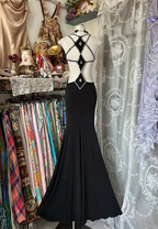 Black halter-neck V-neck fitted waist slim back sexy long ball gown R7864