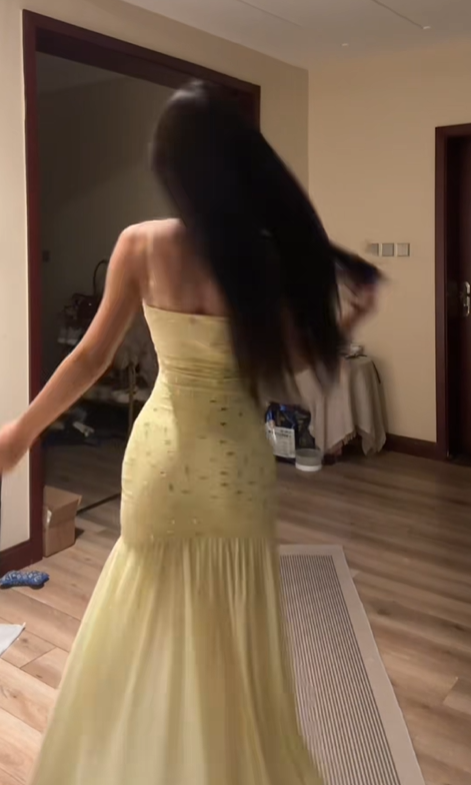 Light yellow halter-neck, fitted waist, bodycon sexy prom dress R7557
