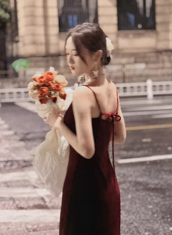 Burgundy suspender dress sexy V-neck backless high-end Christmas annual party hip dress R1471