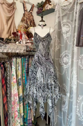 Black and white patterned halter-neck midi ball gown R7522