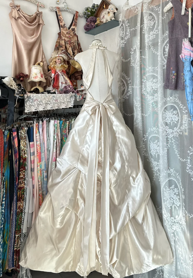 Charming Halter V Neck Ivory Satin Pleated Ball Gown Long Birthday Party Dress SP1874