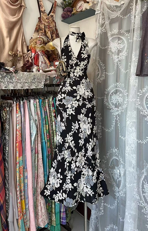 Black and white floral print retro halter neck fitted waist long ball gown R7524